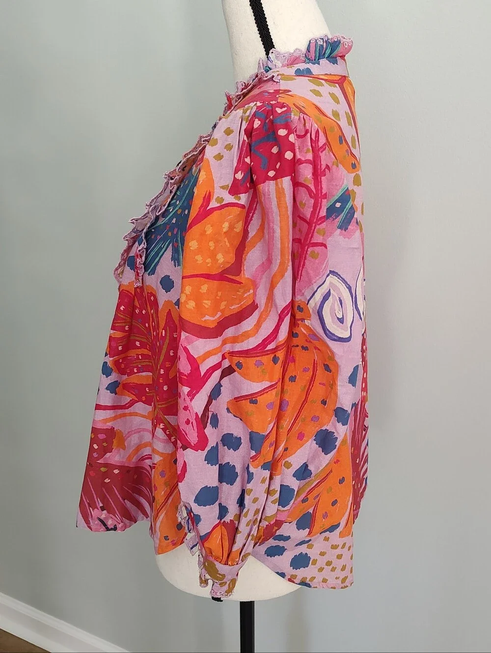 FARM Rio Lilac Colorful Party Blouse Ruffle Puff Sleeve Pink Tropical Bird M